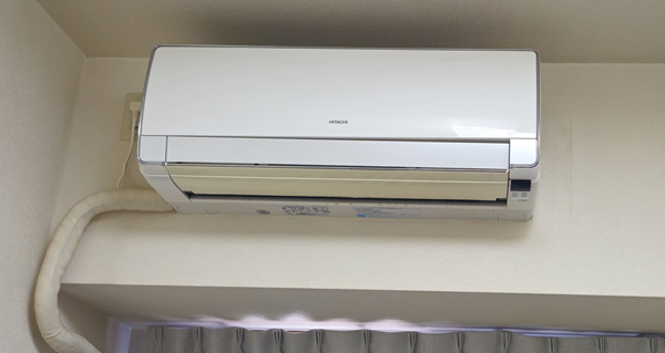 買替え前のエアコン
屋内に設置されている様子がわかる写真